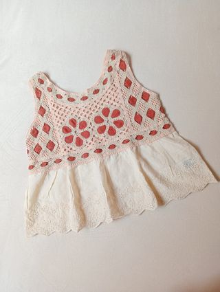 Blusa crochet bordado suizo