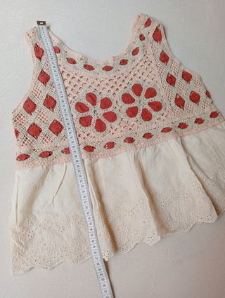 Blusa crochet bordado suizo