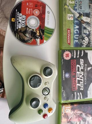 Xbox 360 + 11 juegos + 2 mandos ( sin baterias)