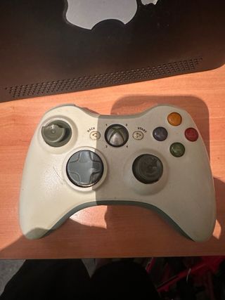 Xbox 360 + 11 juegos + 2 mandos ( sin baterias)