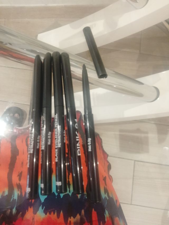 Lápices DINIK: ojos y labios