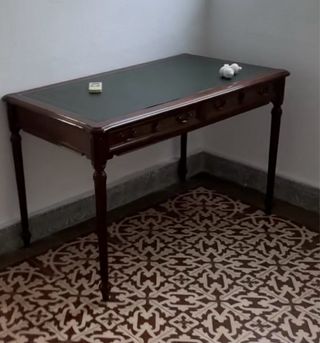 Escritorio inglés vintage de madera