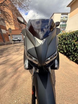 Yamaha X Max 250 MomoDesign.