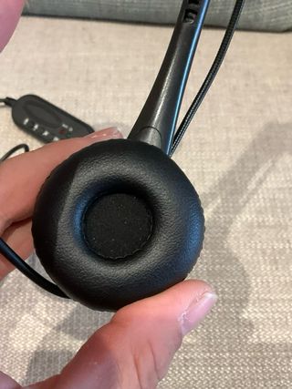 Auriculares Aluratek USB - Negros