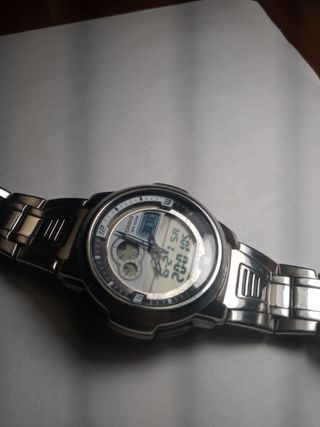 Reloj Casio plateado multifunción