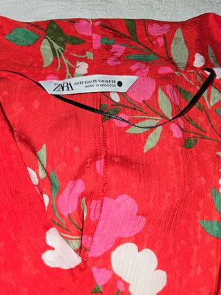 Kimono Zara rojo floral