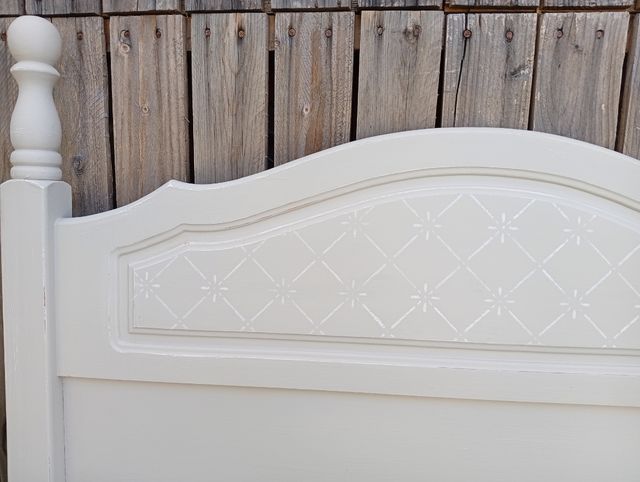 Cabecero y mesita de noche