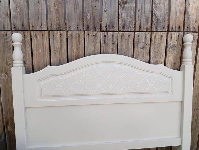 Cabecero y mesita de noche