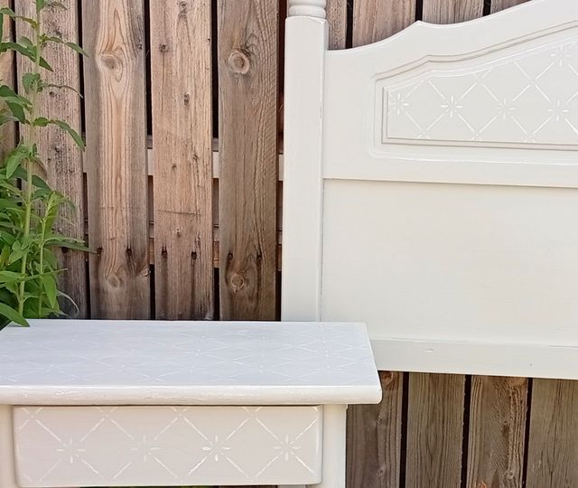 Cabecero y mesita de noche