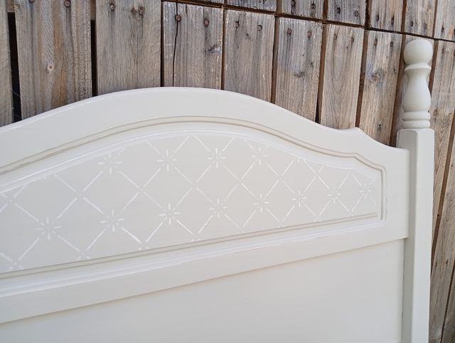 Cabecero y mesita de noche