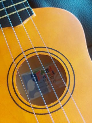 Ukelele MadAbout: Ukelele de madera Funda incluida