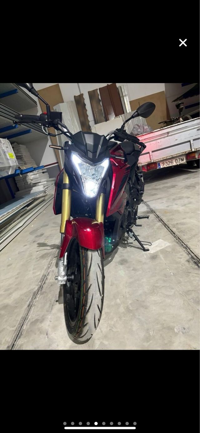 Moto Cyclone 125cc roja