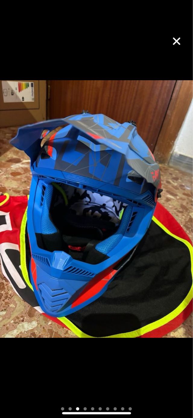 Moto Cyclone 125cc roja