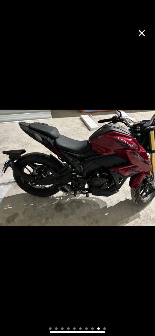 Moto Cyclone 125cc roja