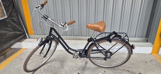 Bicicleta clásica azul marino