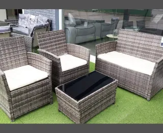 Conjunto jardín ratan, sofas y mesa