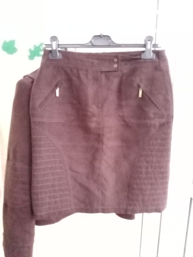 Chaqueta y falda Pedro del Hierro marrón, de piel