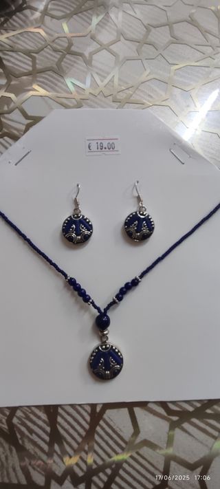 Collar y pendientes azul plata
