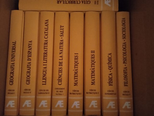 Enciclopedia, libros. Guia Curricular