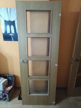 Puerta interior tono roble