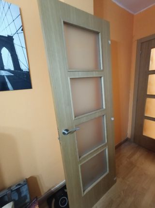Puerta interior tono roble