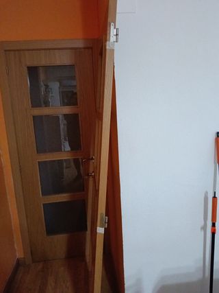 Puerta interior tono roble