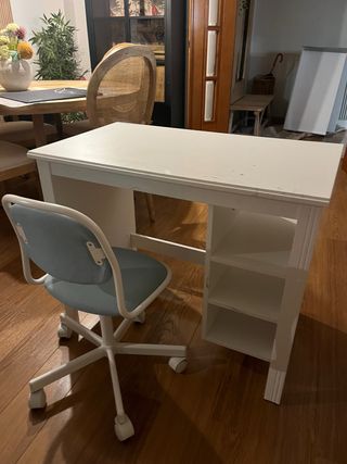 Escritorio infantil blanco + silla