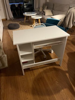 Escritorio infantil blanco + silla
