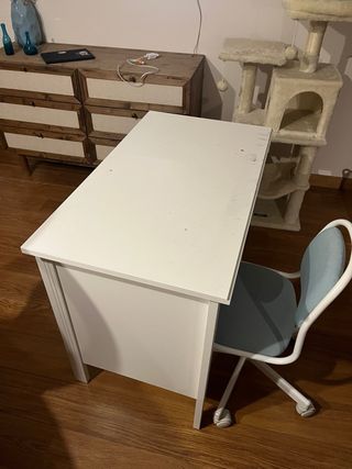 Escritorio infantil blanco + silla