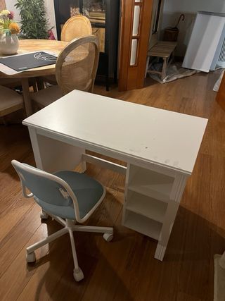 Escritorio infantil blanco + silla