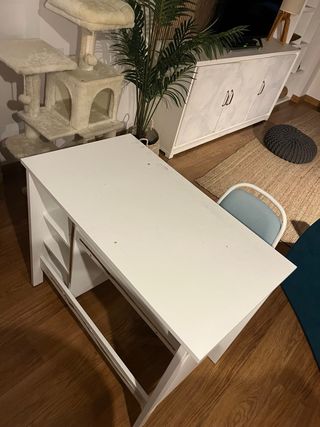 Escritorio infantil blanco + silla