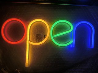 Neon LED Aperto - Luce colorata