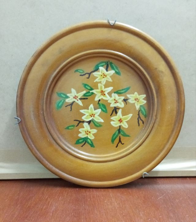 Plato madera pintado antiguo