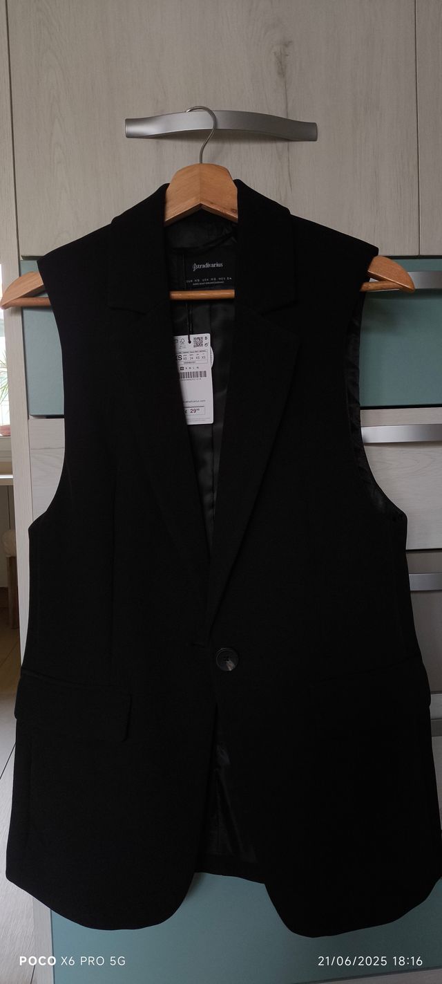 Chaleco negro Stradivarius talla Xs, sin estrenar.