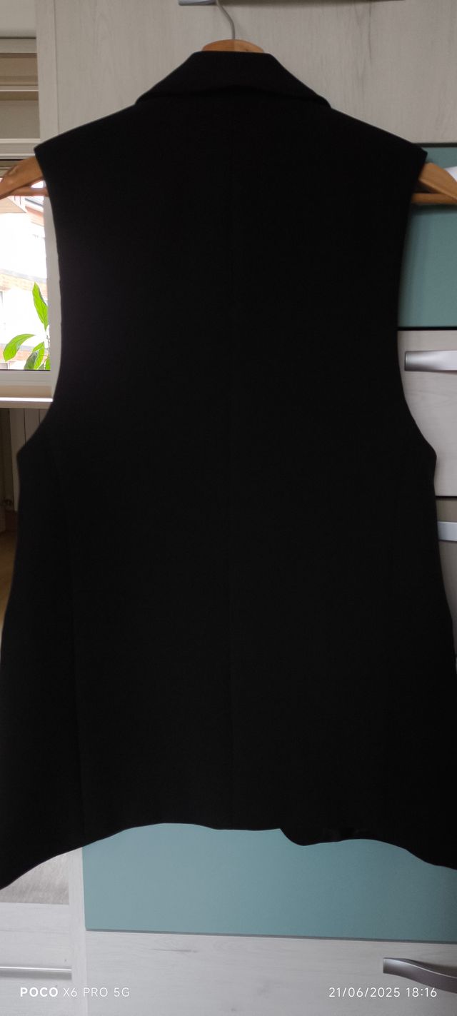 Chaleco negro Stradivarius talla Xs, sin estrenar.