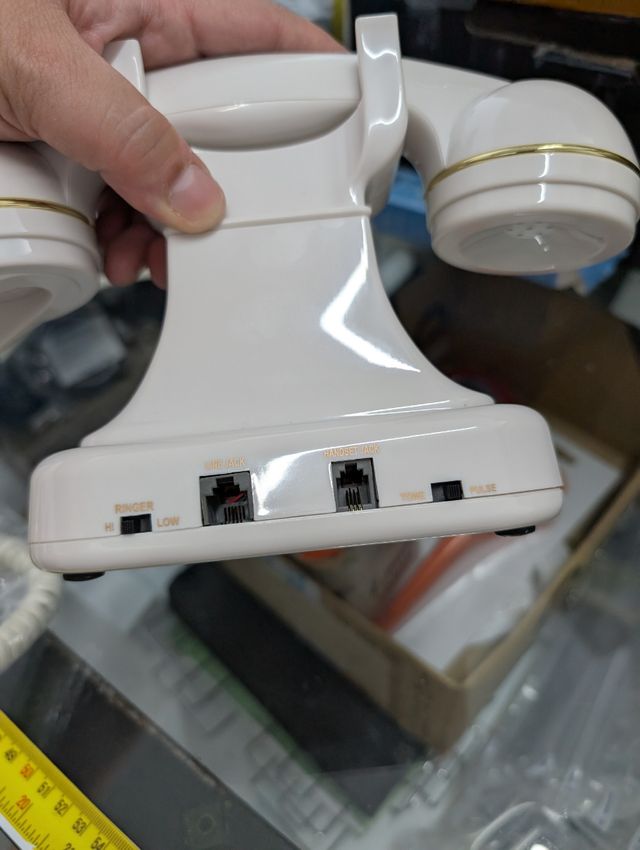 Teléfono retro blanco vintage