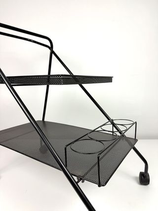 Mesa camarera postmoderna