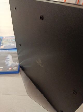PS4 Slim 1TB + 6 juegos