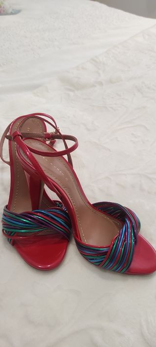 Sandalias rojas multicolor tacón alto