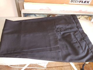 Pantalón CAN-DA azul marino a rayas 58
Con chaquet