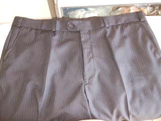 Pantalón CAN-DA azul marino a rayas 58
Con chaquet