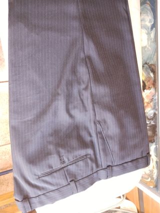 Pantalón CAN-DA azul marino a rayas 58
Con chaquet