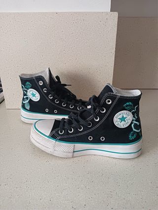 Converse con plataforma originales.