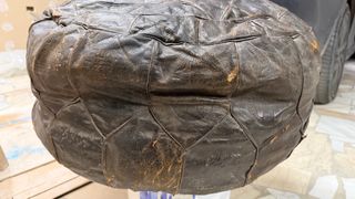 Pouf in pelle marrone scuro