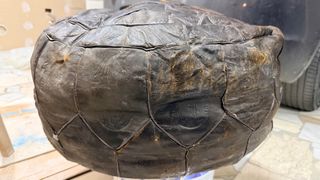 Pouf in pelle marrone scuro