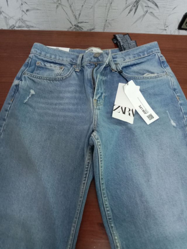 Vaqueros Zara rotos tiro alto