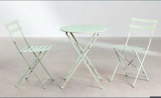 Mesa plegable para terraza de color verde menta