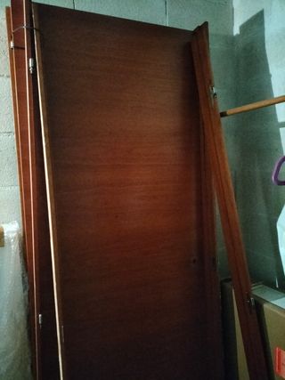2 Puertas madera cedro. 1 con  4 cristales.