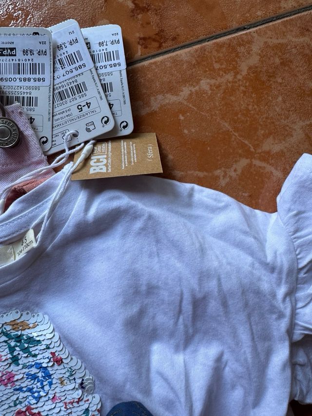 Peto y 2 camisetas NUEVO t. 4-5 años