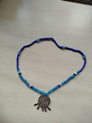 Collar azul con dije plateado